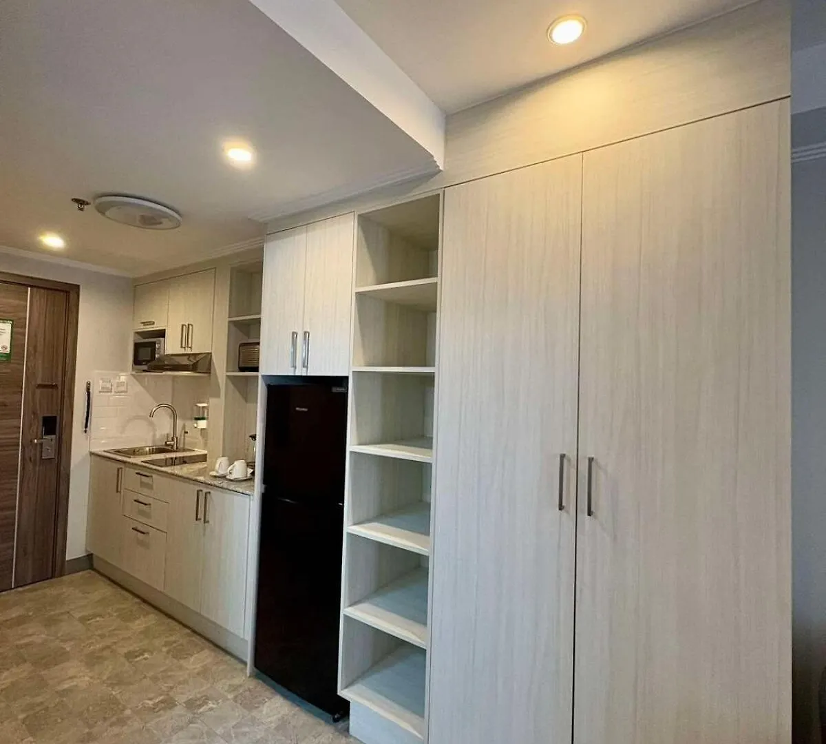 Sheryll Escapes - La Grande Phase 2, Grand Studio 625 With Balcony, Wifi & Netflix Ángeles Filipinas