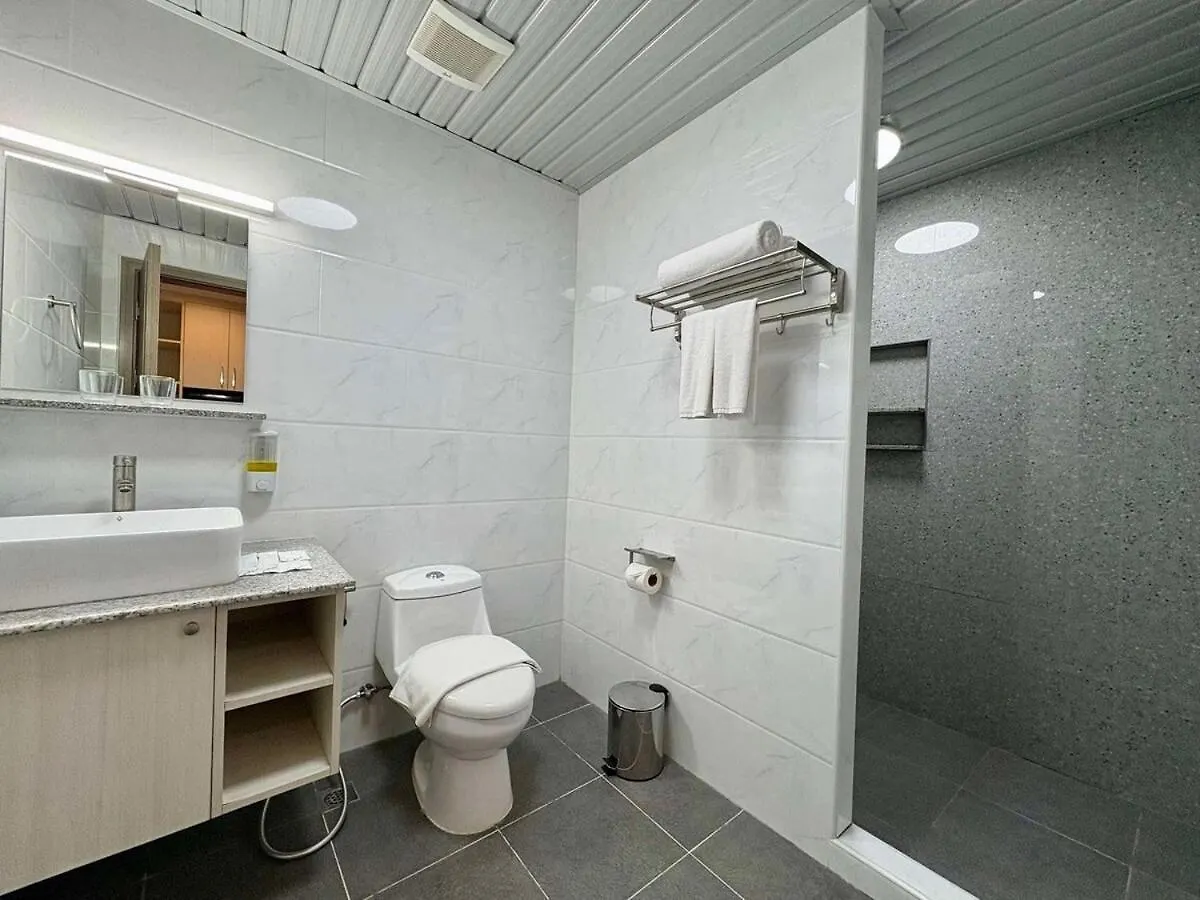 Apartamento Sheryll Escapes - La Grande Phase 2, Grand Studio 625 With Balcony, Wifi & Netflix Ángeles