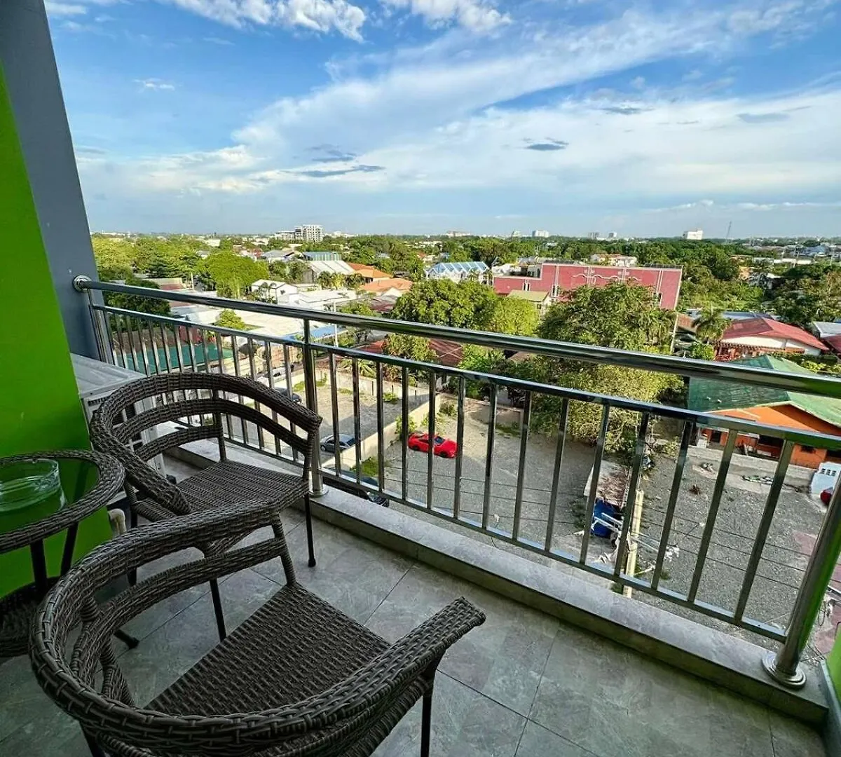 Apartamento Sheryll Escapes - La Grande Phase 2, Grand Studio 625 With Balcony, Wifi & Netflix Ángeles